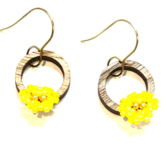 EARRINGS SM SB FLOWER WOOD HOOPS - by Shelby Koester|3792